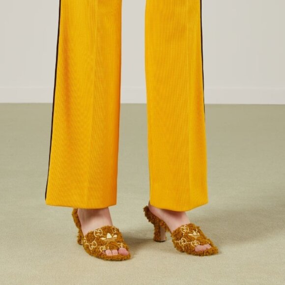 SOLD! NEW GUCCI x ADIDAS GG Trefoil Logo Traveler Faux Fur Heels Pumps EU 38 - Picture 3 of 8